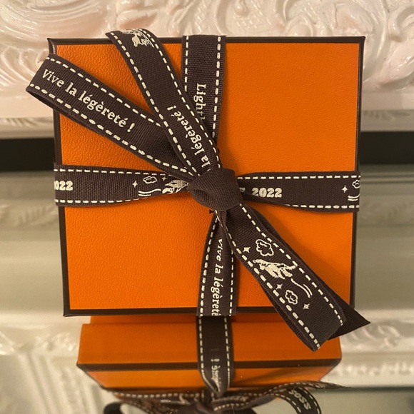 ❌SOLD❌New Authentic Hermes Mini Pop H Earrings Marron Glace Rose Gold - Picture 6 of 6